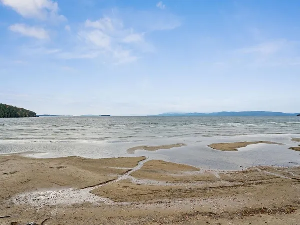 $695,000 | 16 Lakewood Parkway, Burlington, VT 05408