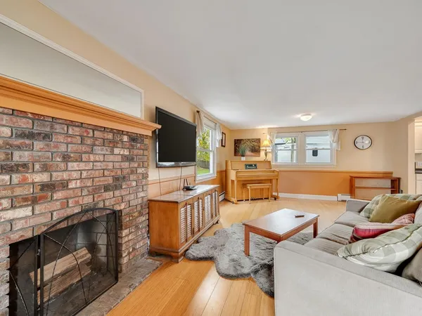 $695,000 | 16 Lakewood Parkway, Burlington, VT 05408