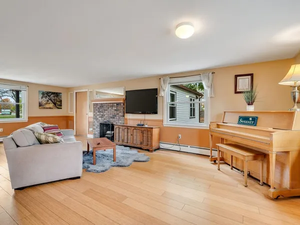 $695,000 | 16 Lakewood Parkway, Burlington, VT 05408