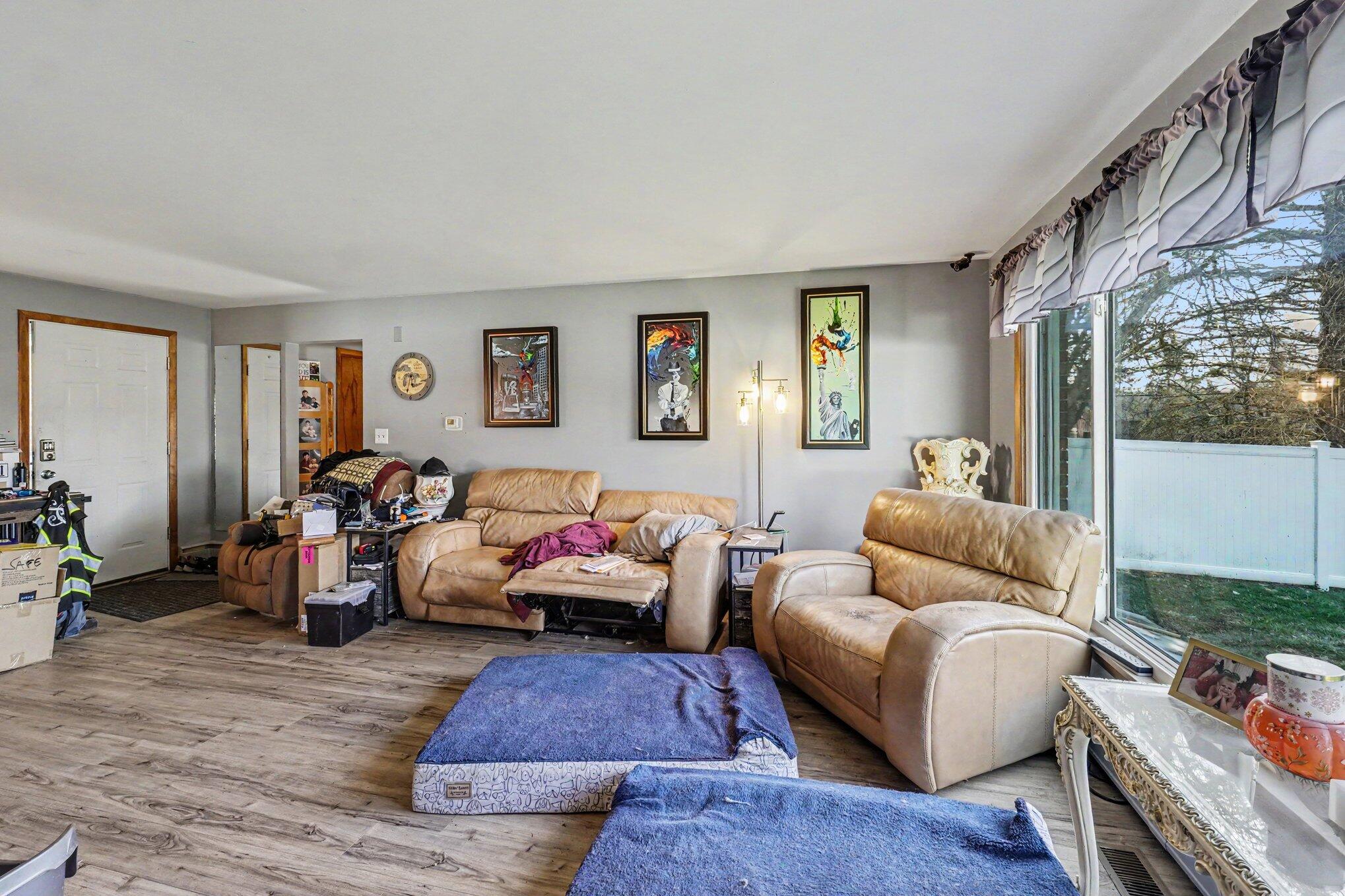 9235 Lapeer Road Davison, MI 48423 - Photo 5 of 27 004_file_3664