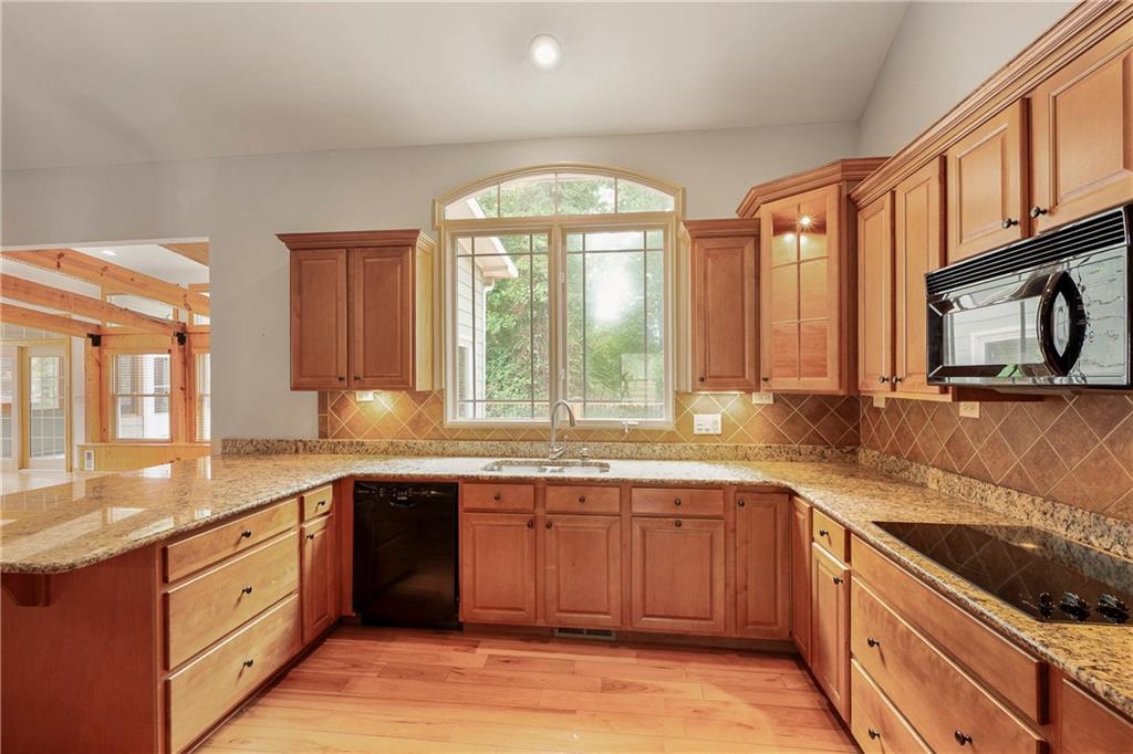 6090 Shadburn Ferry Road Buford, GA 30518 - Photo 9 of 39 Gallery Image 9