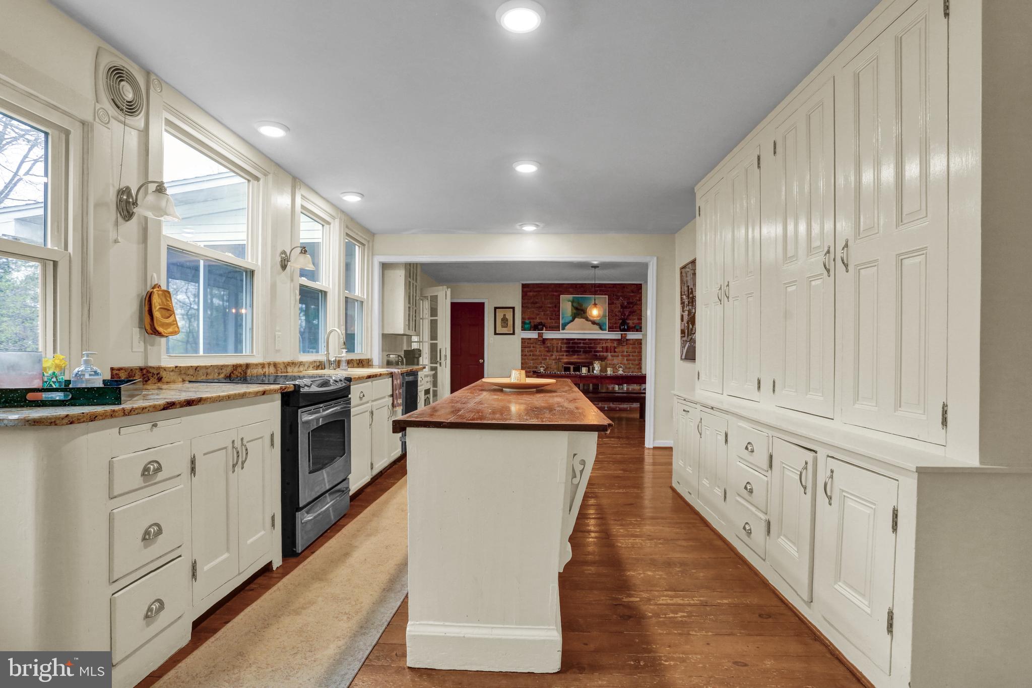 430 Candy Road Mohnton, PA 19540 - Photo 4 of 34 Beautiful kitchen with huge island