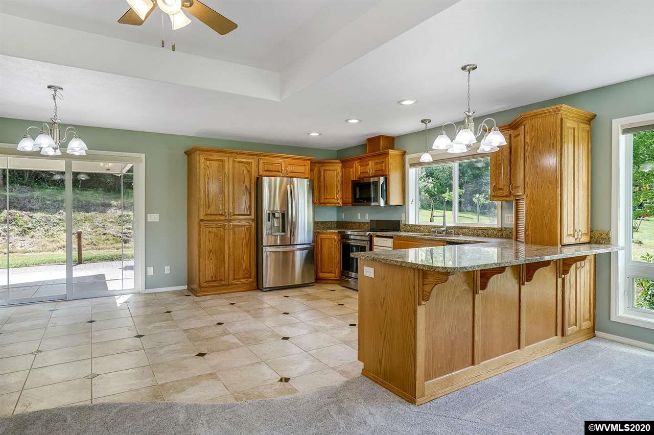 15235 Strong Road Dallas, OR 97338 - Photo 7 of 41