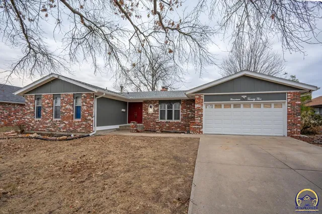 $210,000 | 1925 Southwest Arrowhead Road, Topeka, KS 66604