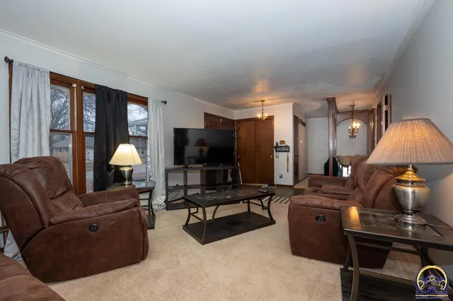 $210,000 | 1925 Southwest Arrowhead Road, Topeka, KS 66604