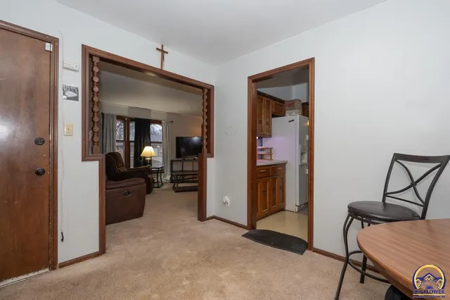 $210,000 | 1925 Southwest Arrowhead Road, Topeka, KS 66604