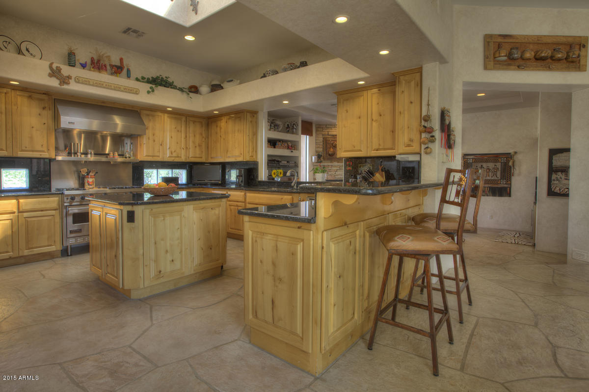 9527 Romping Road Carefree, AZ 85377 - Photo 12 of 40 Large Chef's Kitchen