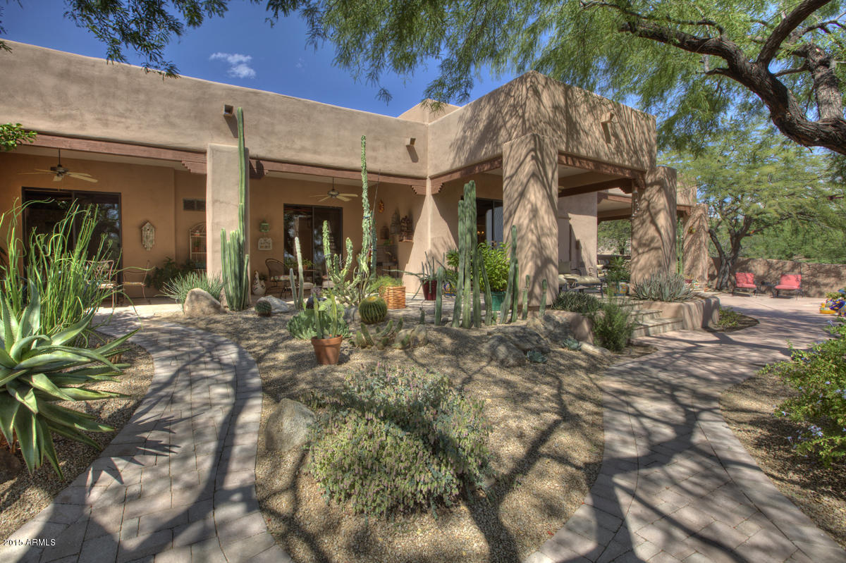 9527 Romping Road Carefree, AZ 85377 - Photo 28 of 40 Patios for Each Guest