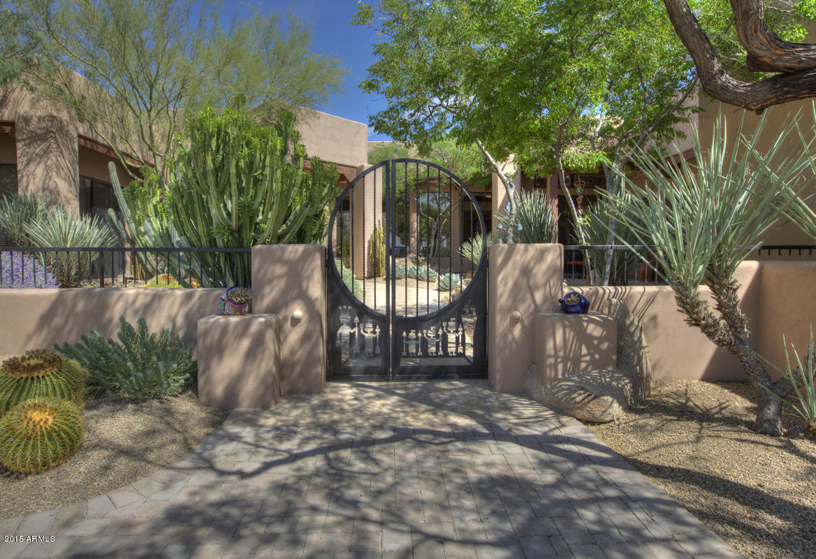 9527 Romping Road Carefree, AZ 85377 - Photo 3 of 40 Artistic Desert Oasis