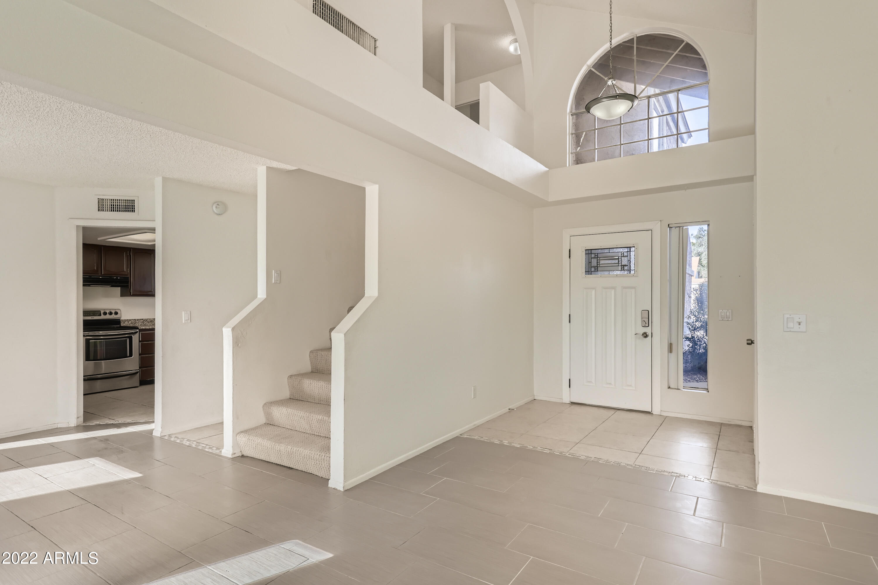 609 East Utopia Road Phoenix, AZ 85024 - Photo 3 of 33 6-304731446-06 Foyer