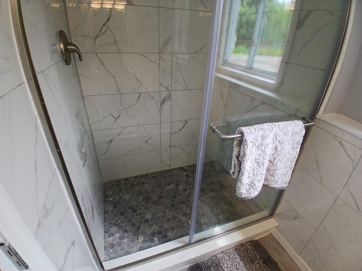 2489 Lipton Road Columbus, OH 43232 - Photo 10 of 26 lower level full bath