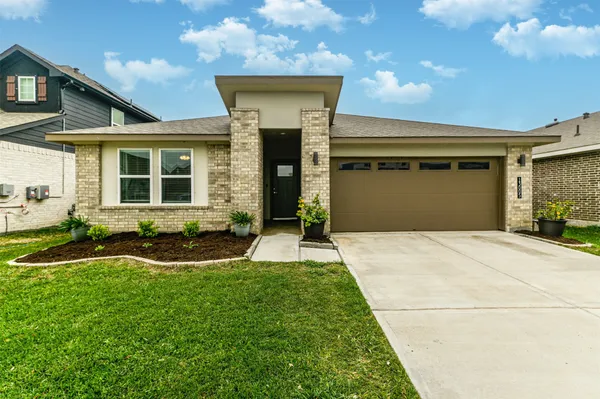 $2,500 | 13005 Oleander Bay Lane, La Marque, TX 77568