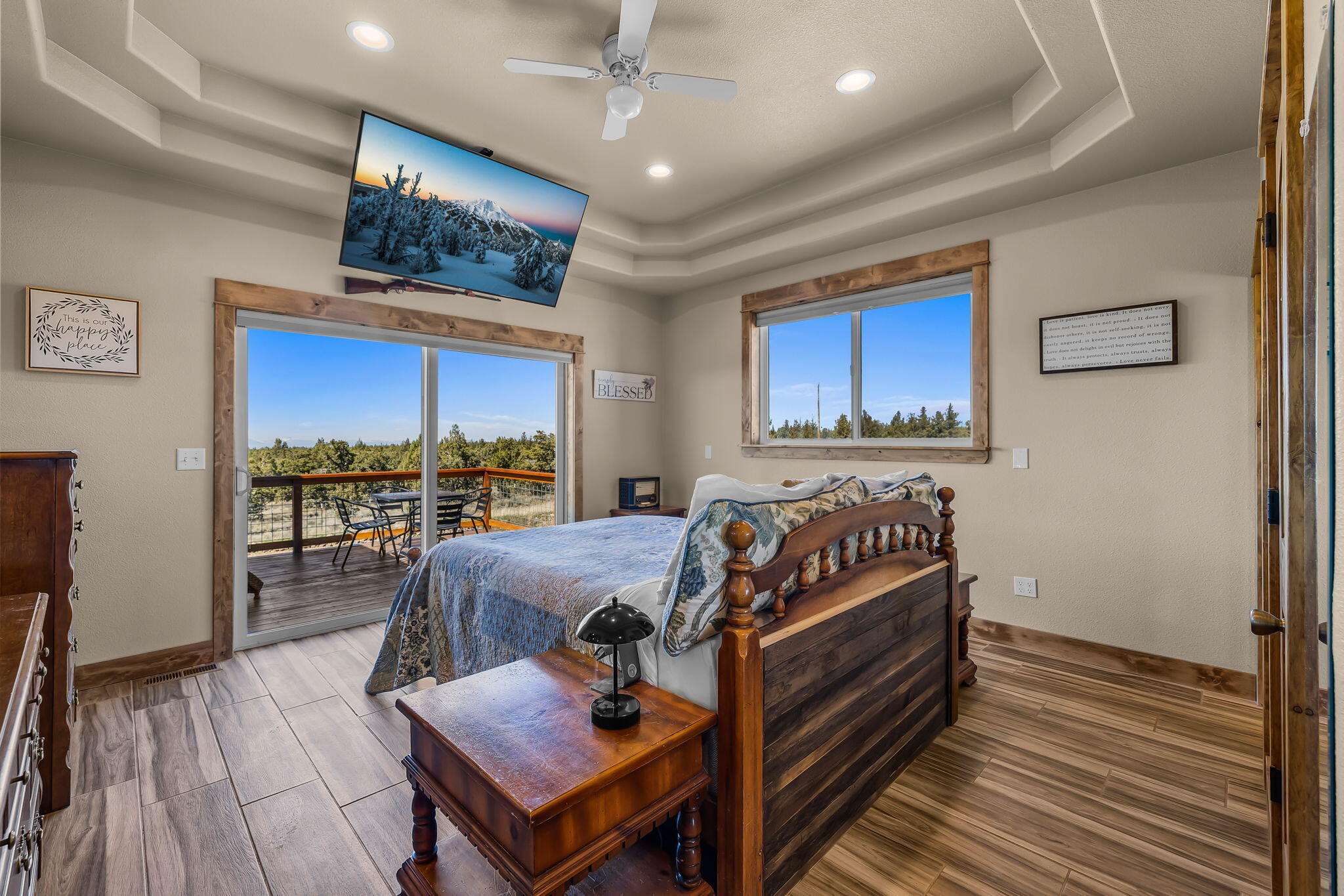 6040 Gravett Road Prineville, OR 97754 - Photo 17 of 77 a living room with furniture and a floor to ceiling window