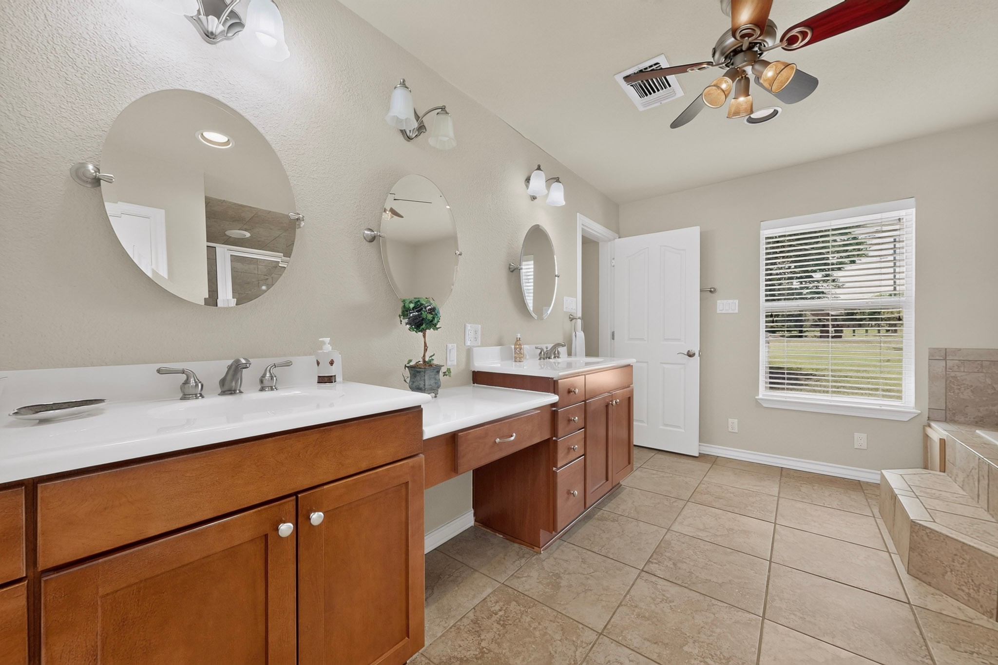 350 Richard Road Georgetown, TX 78626 - Photo 20 of 31 Primary bedroom