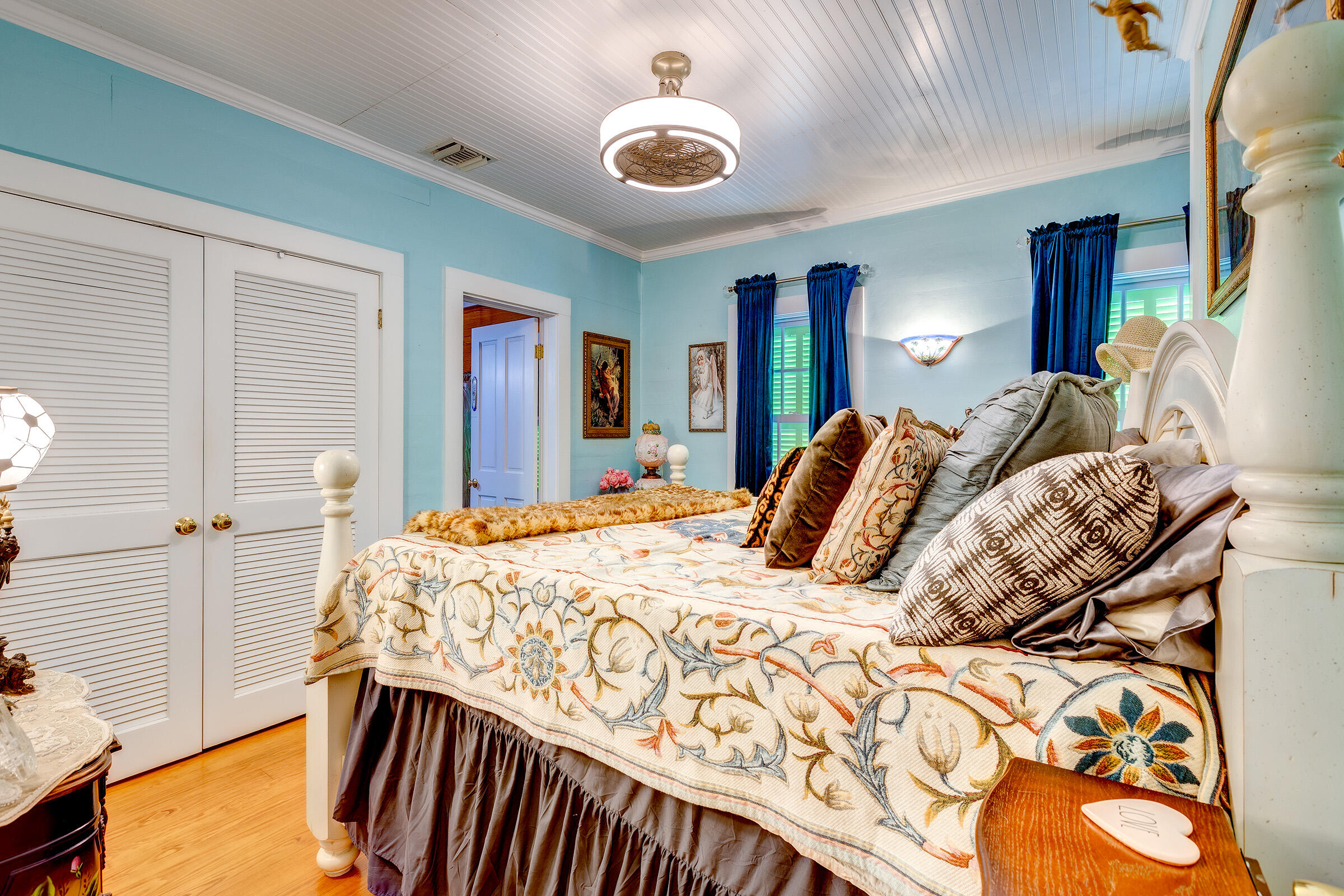 908 Windsor Lane Key West, FL 33040 - Photo 2 of 3 a bedroom with a bed and lamp