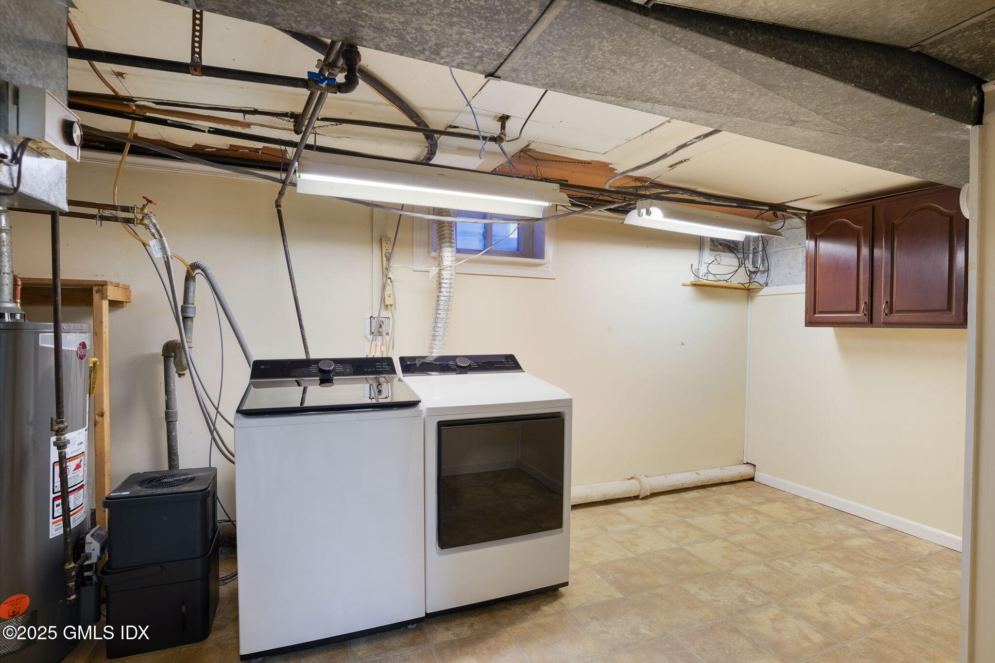 375 Sylvan Knoll Road Stamford, CT 06902 - Photo 12 of 15 Laundry