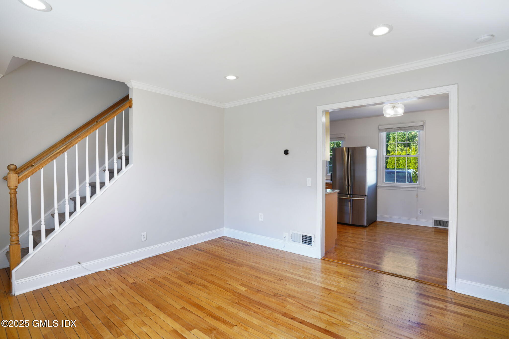 375 Sylvan Knoll Road Stamford, CT 06902 - Photo 5 of 15 Front of the LR, DR Kitchen