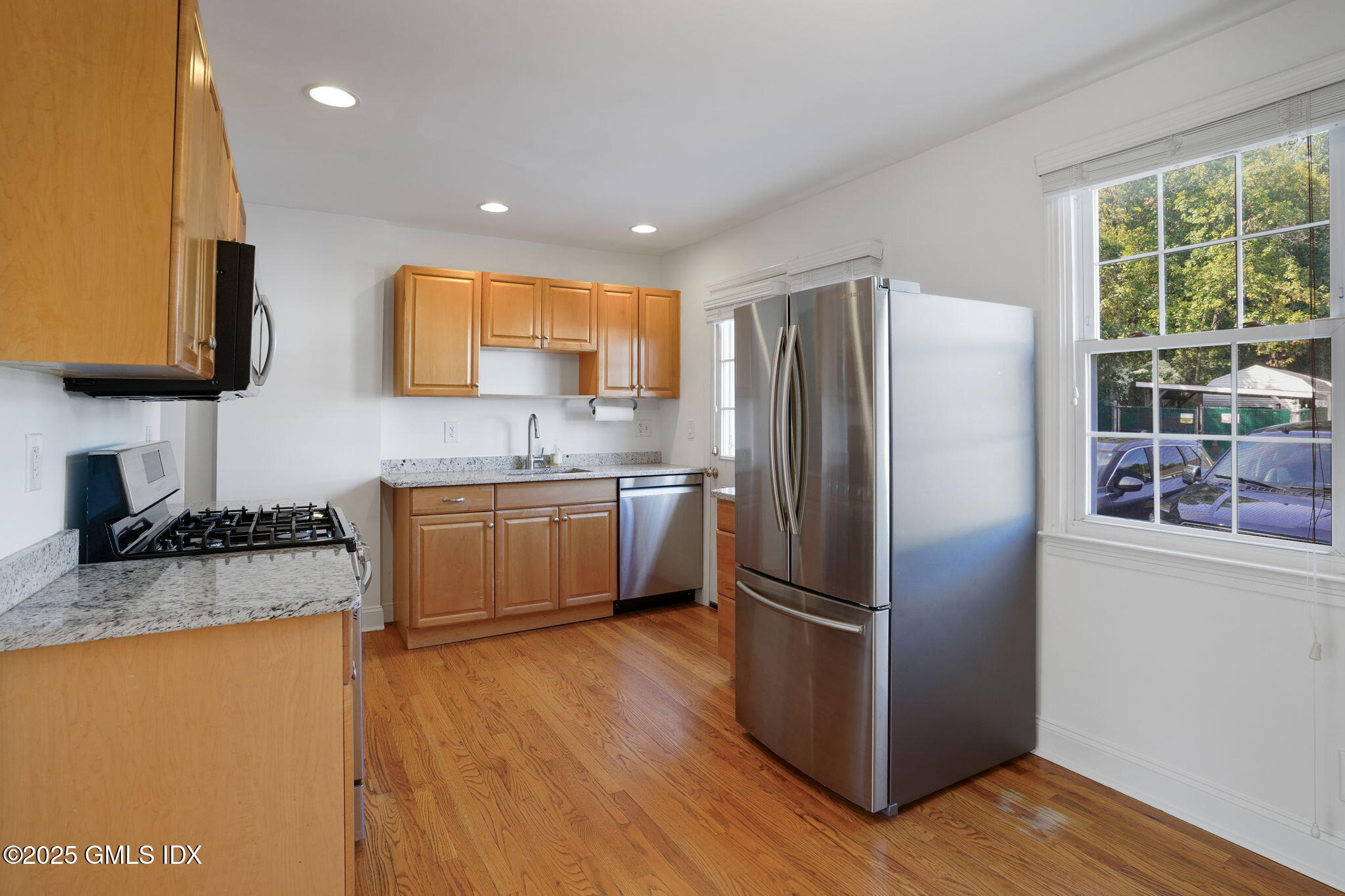 375 Sylvan Knoll Road Stamford, CT 06902 - Photo 6 of 15 Kitchen
