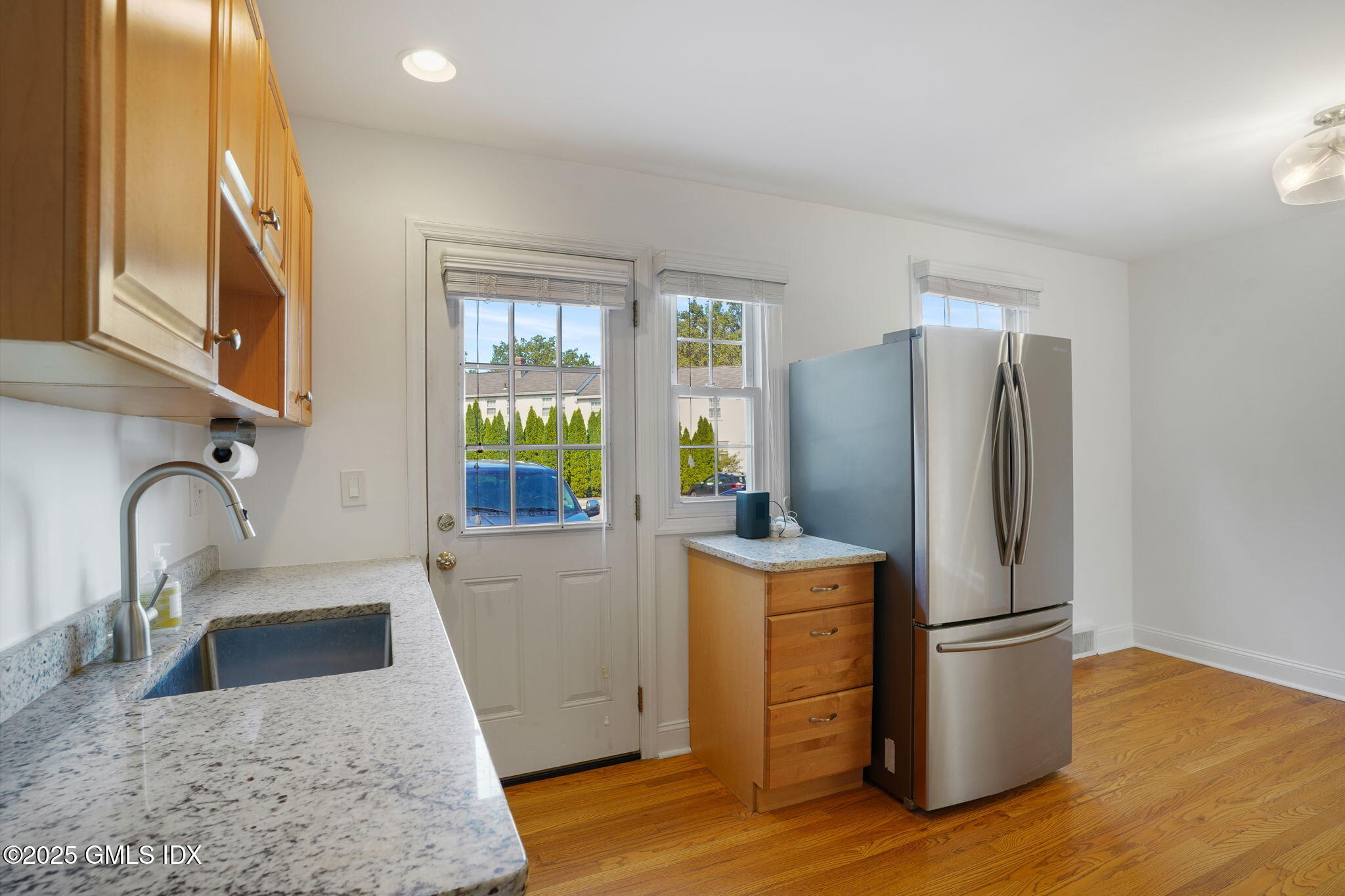 375 Sylvan Knoll Road Stamford, CT 06902 - Photo 7 of 15 Kitchen