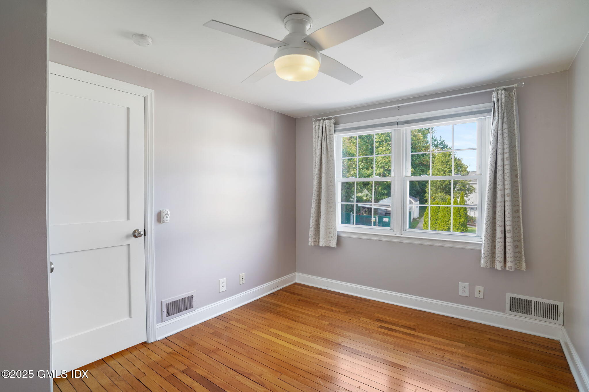 375 Sylvan Knoll Road Stamford, CT 06902 - Photo 10 of 15 Guest Room