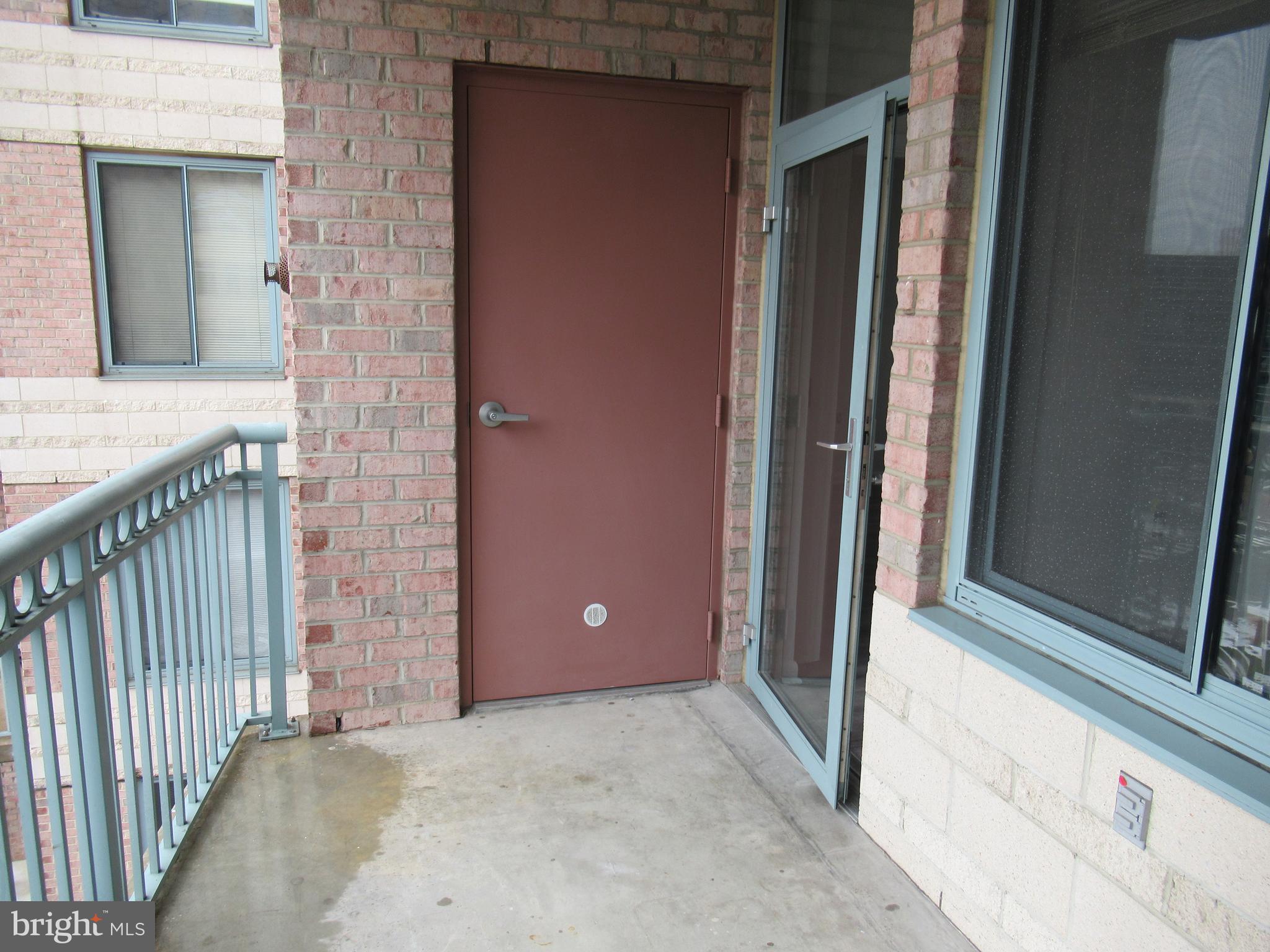 851 North Glebe Road, Unit 714 Arlington, VA 22203 - Photo 13 of 33 Balcony