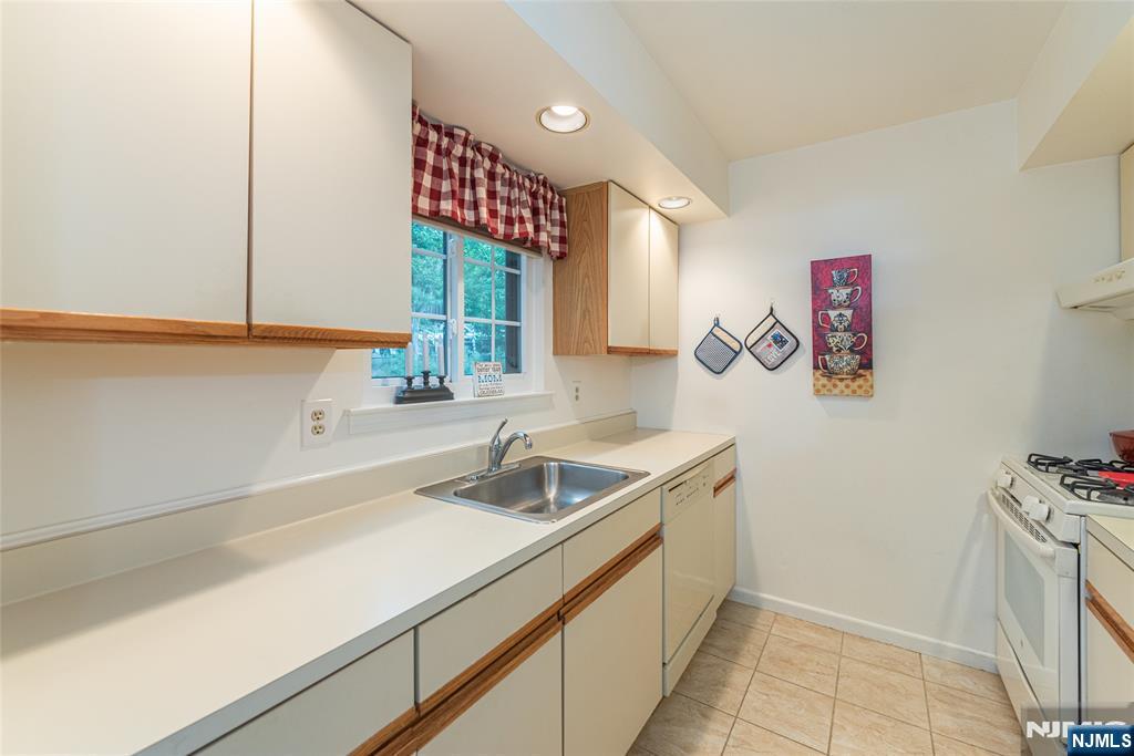 309 Mark Twain Way Mahwah, NJ 07430 - Photo 6 of 21