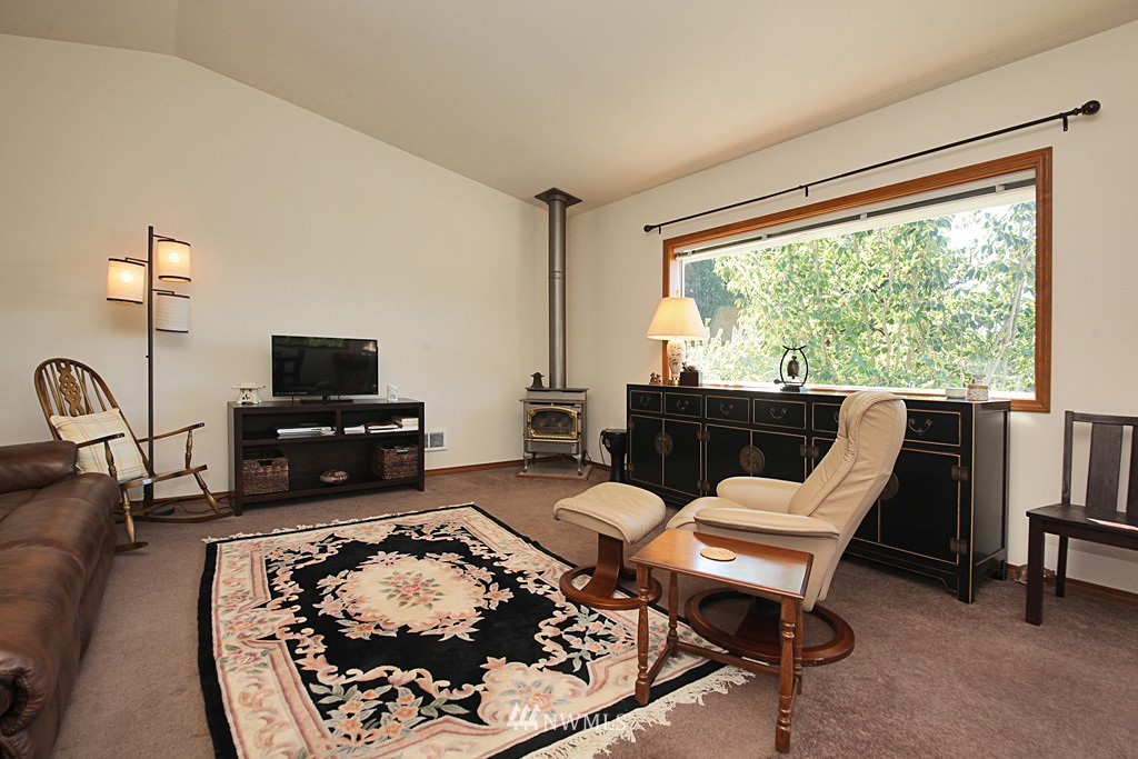 1481 Lancaster Road Freeland, WA 98249 - Photo 3 of 22