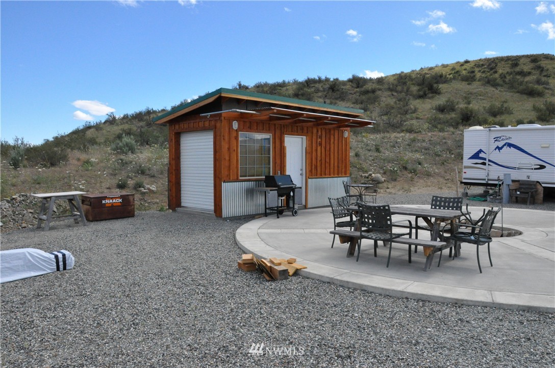 227 Lariat Loop Road Pateros, WA 98846 - Photo 4 of 15