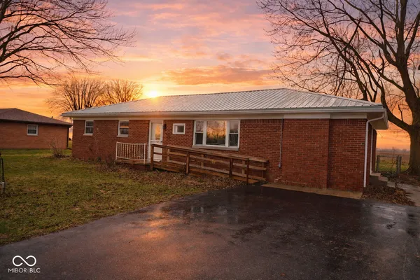 $279,900 | 2183 South Fairview Drive, Shelbyville, IN 46176