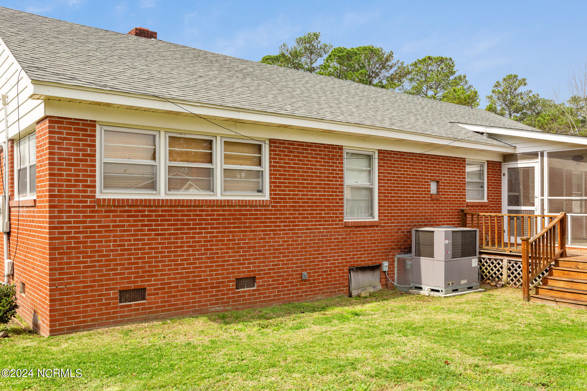 2405 Woodview Road Kinston, NC 28504 - Photo 6 of 33 ext (6)