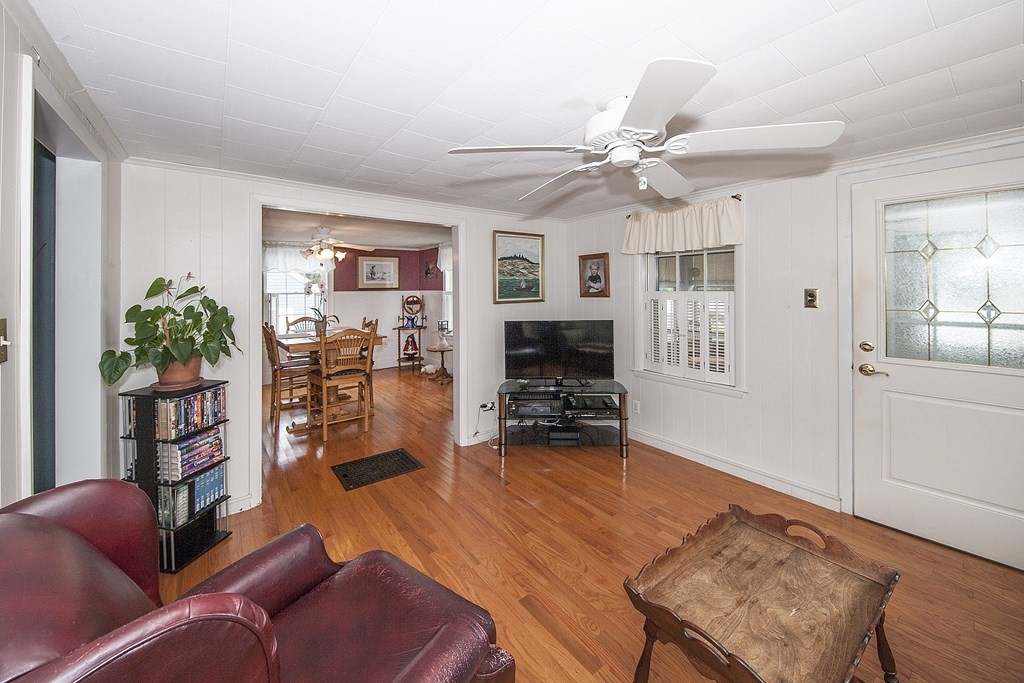 20 Davis Road Beverly, MA 01915 - Photo 8 of 19 Gallery Image 8