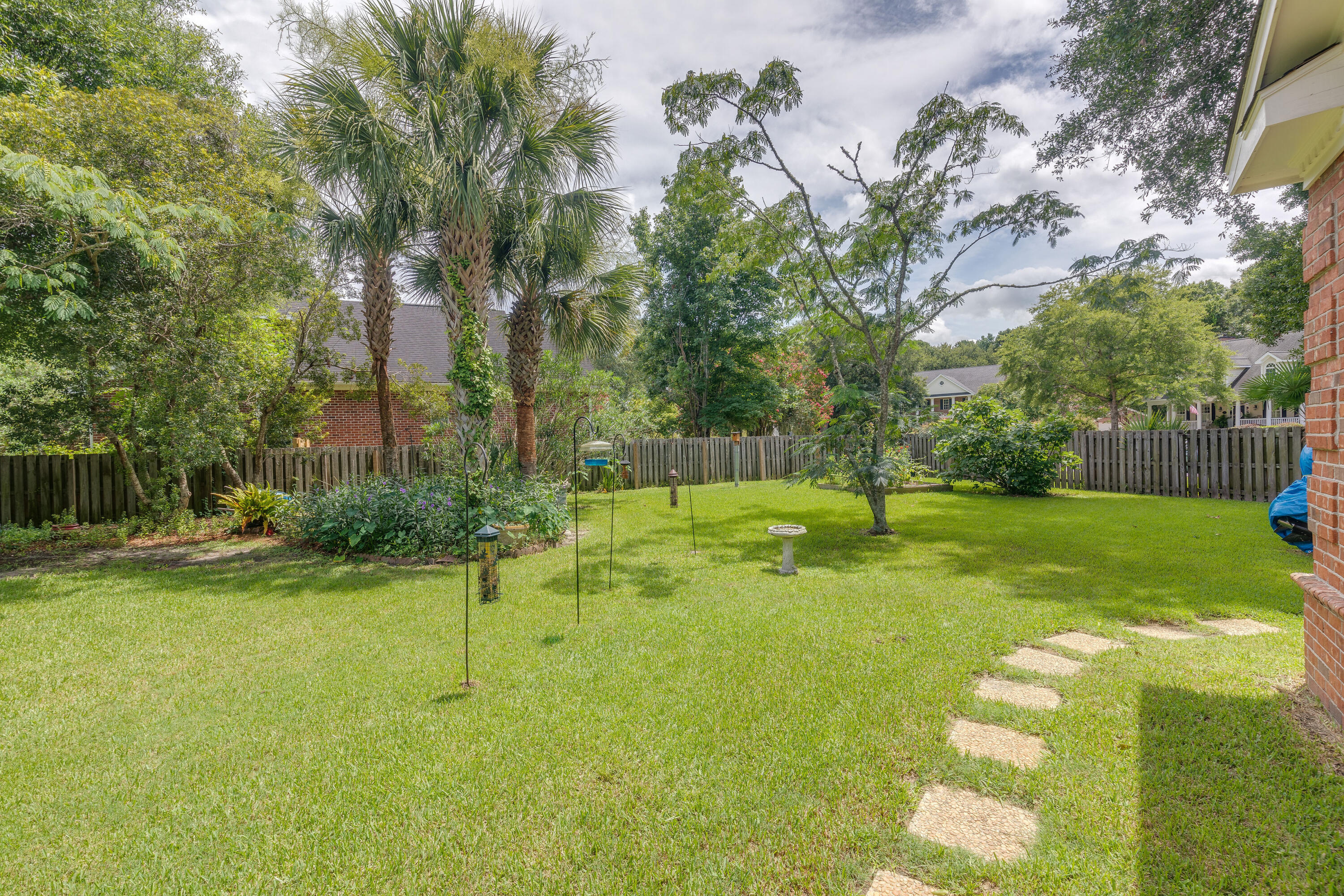 39 Ripplemoor Lane Charleston, SC 29414 - Photo 43 of 61 Large Fenced-In Backyard