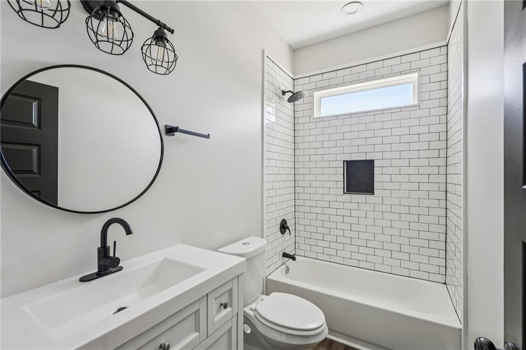 212 Hamilton Avenue Bremen, GA 30110 - Photo 39 of 65 a bathroom with a toilet sink vanity tub and mirror