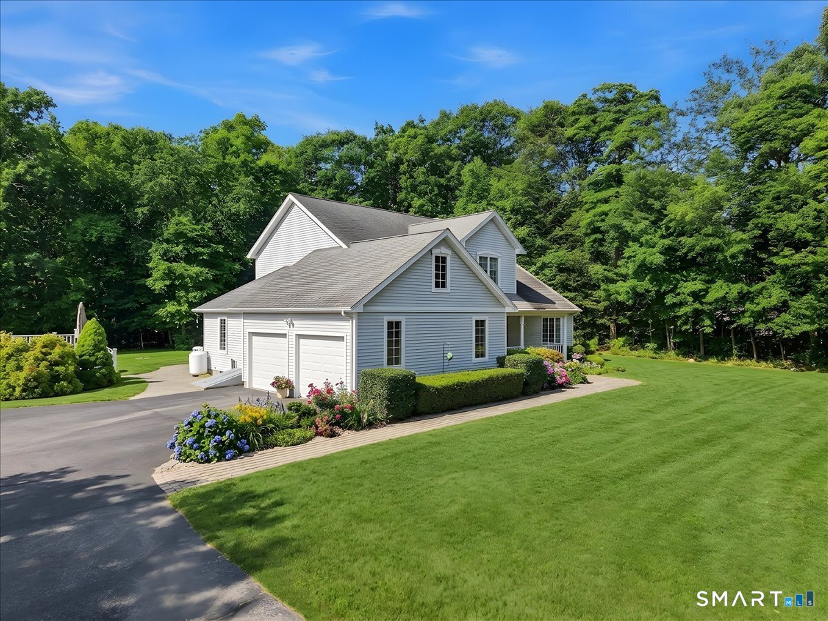 75 Derry Hill Road Montville, CT 06382 - Photo 3 of 37