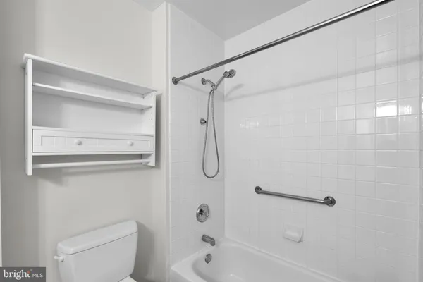 $2,400 | 12915 Alton Square, Unit 213, Herndon, VA 20170