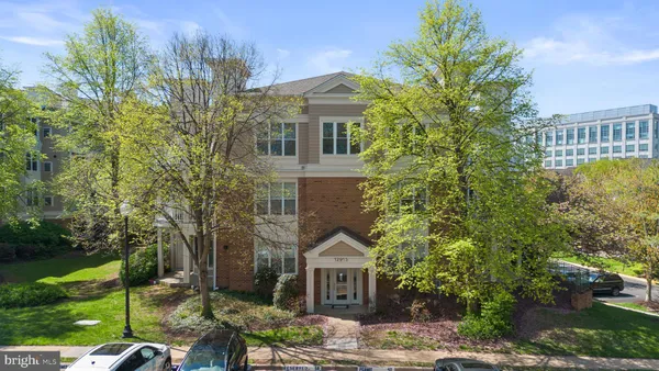 $2,400 | 12915 Alton Square, Unit 213, Herndon, VA 20170