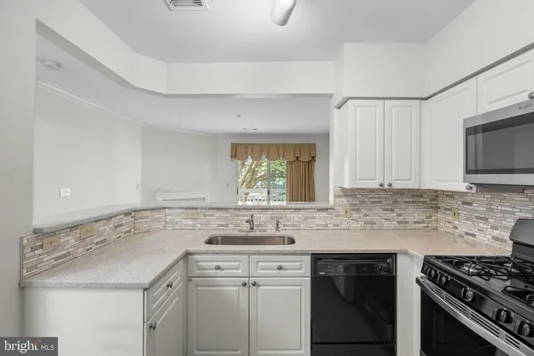 $2,400 | 12915 Alton Square, Unit 213, Herndon, VA 20170