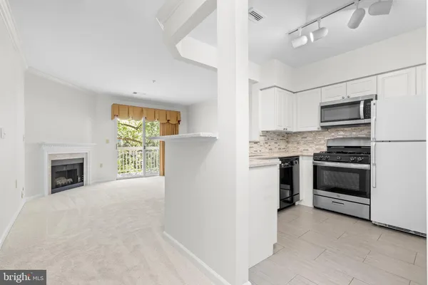$2,400 | 12915 Alton Square, Unit 213, Herndon, VA 20170