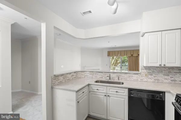 $2,400 | 12915 Alton Square, Unit 213, Herndon, VA 20170