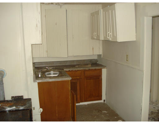 216 Grove Woonsocket Ri 02895 Woonsocket, RI 02895 - Photo 3 of 4 Gallery Image 3