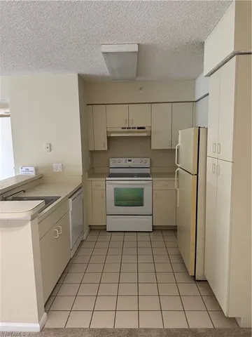 $1,200 | 13631 Eagle Ridge Drive, Unit 226, Fort Myers, FL 33912