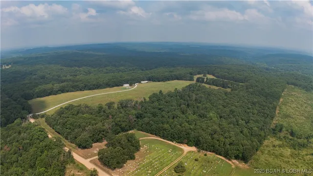 $482,000 | 34801 Drennon Chapel Drive, Edwards, MO 65326