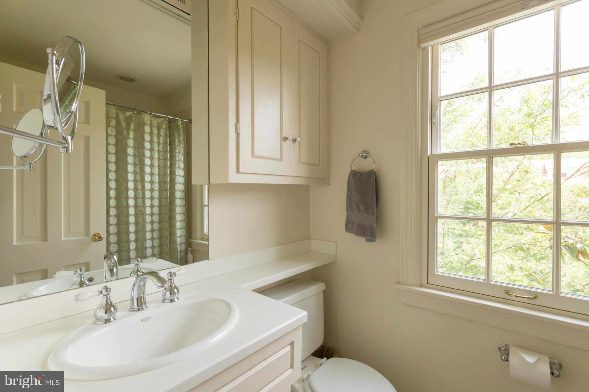 3406 R Street Northwest Washington, DC 20007 - Photo 15 of 21 Bath