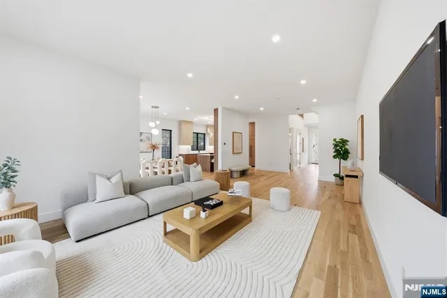 $1,890,000 | 5 Cedar Court, Demarest, NJ 07627