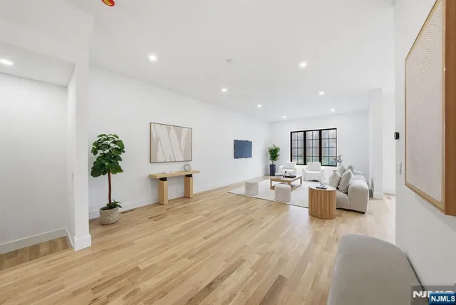 $1,890,000 | 5 Cedar Court, Demarest, NJ 07627