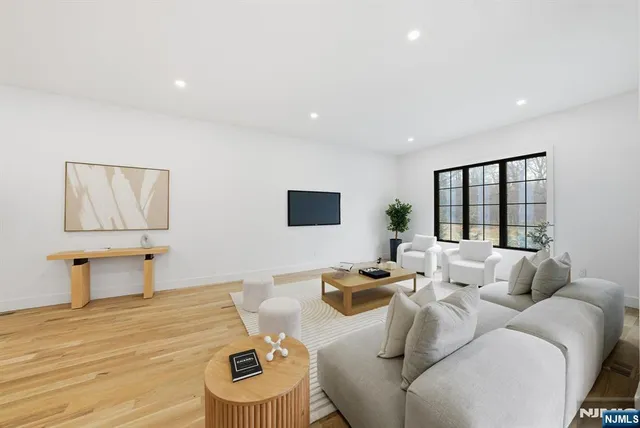 $1,890,000 | 5 Cedar Court, Demarest, NJ 07627