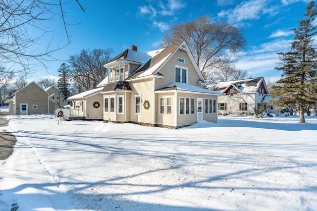 $187,500 | 310 Douglas Avenue, Henning, MN 56551