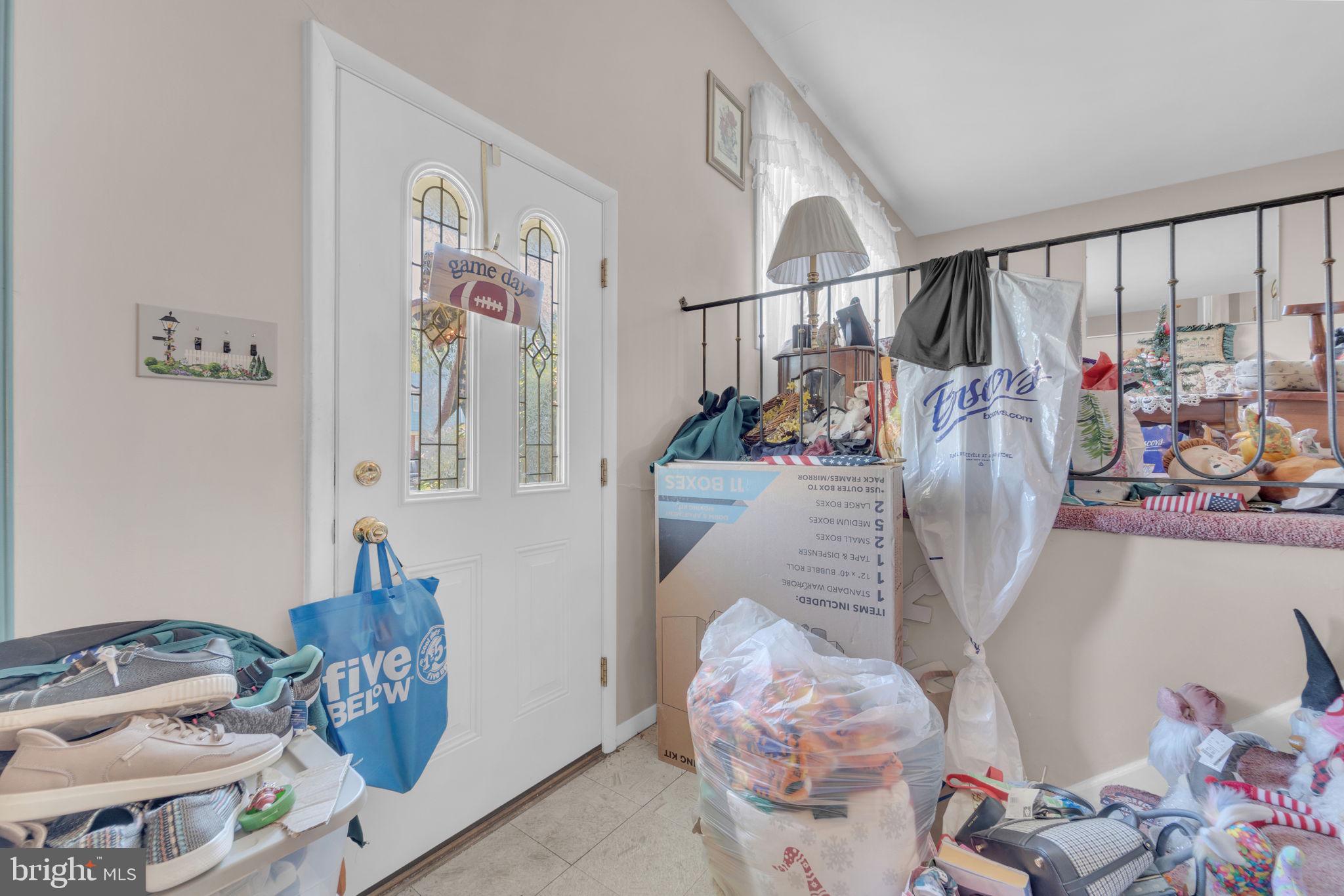 113 Lafayette Road Beverly, NJ 08010 - Photo 6 of 29 Foyer