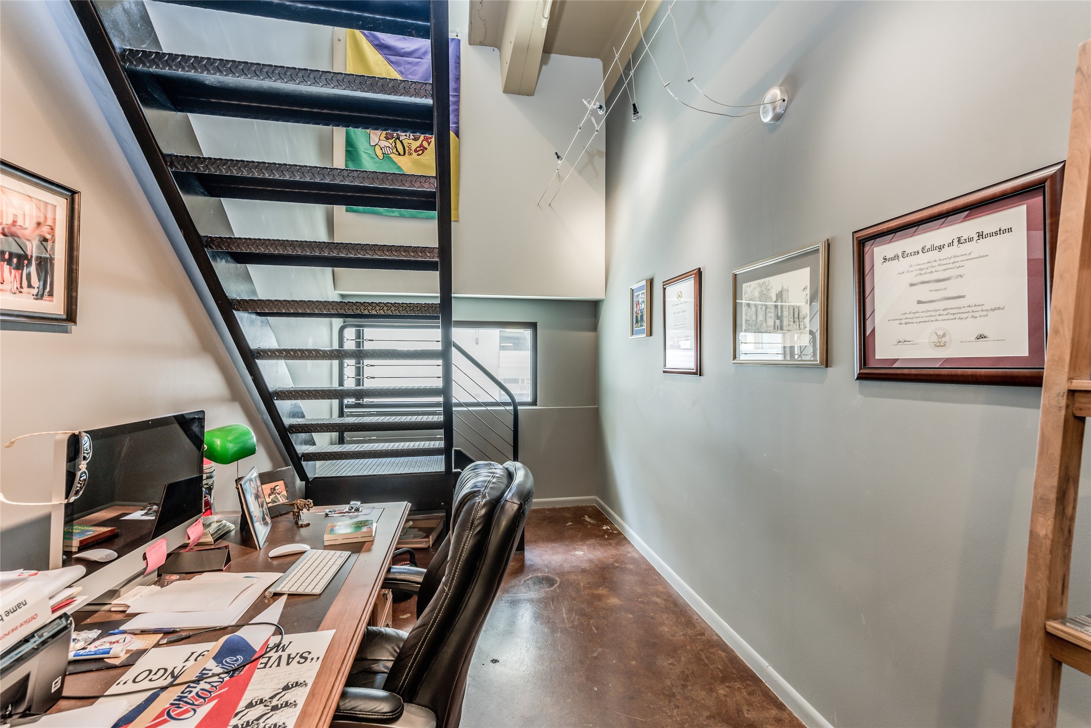 705 Main Street, Unit 215 Houston, TX 77002 - Photo 20 of 36 This photo showcases a modern condo nook office space with an industrial vibe.