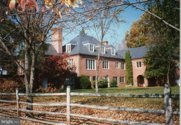 6047 Leeds Manor Road Hume, VA 22639 - Photo 5 of 24 Exterior (Rear)